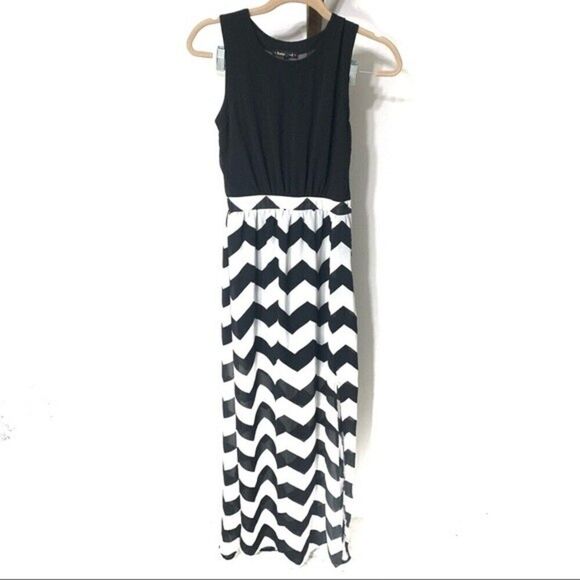 HEARTSOUL | black&white Chevron maxi dress size small - Picture 1 of 7